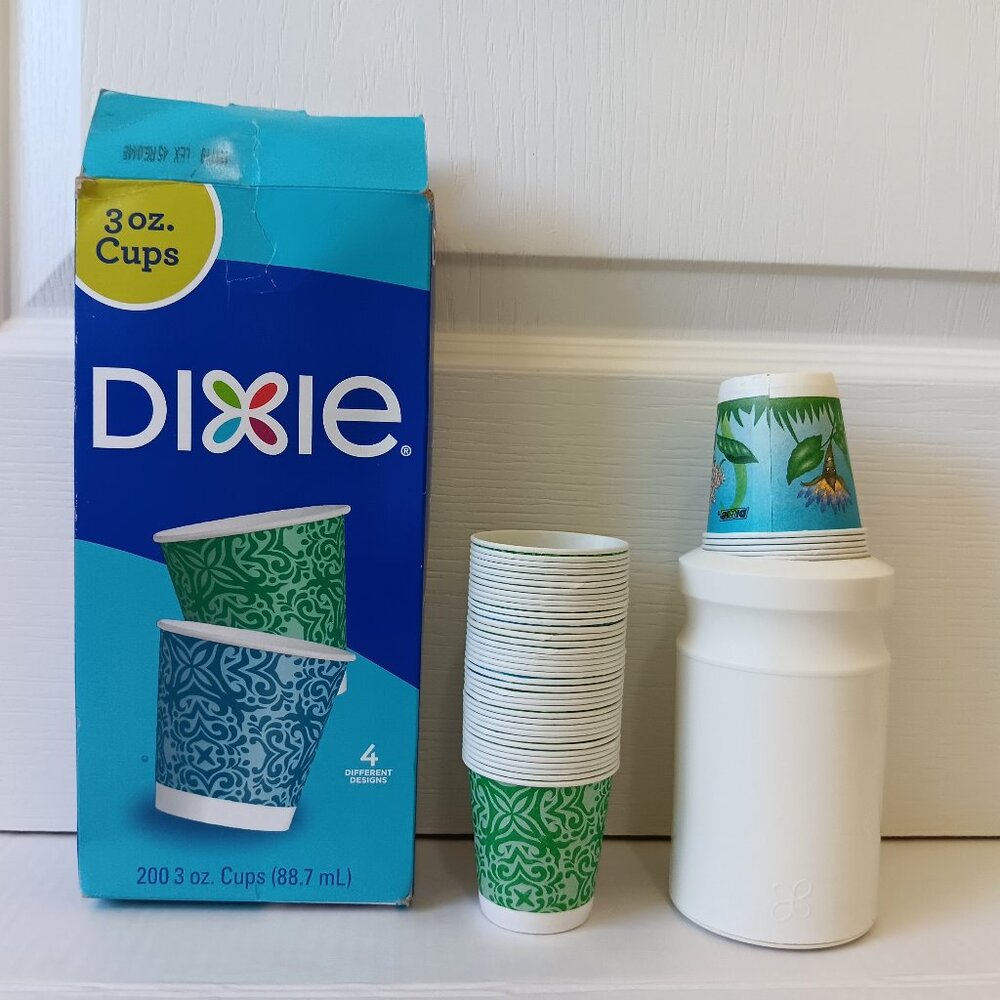 Dixie Everyday Decorate 3.0 oz Paper Cups Green/Blue and Holder - 246 Cups Total
